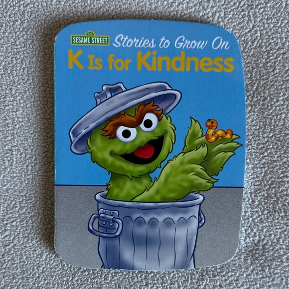 Sesame Street Stories to Grow on 8-Book Library and Electronic Reader - Picture 10 of 12